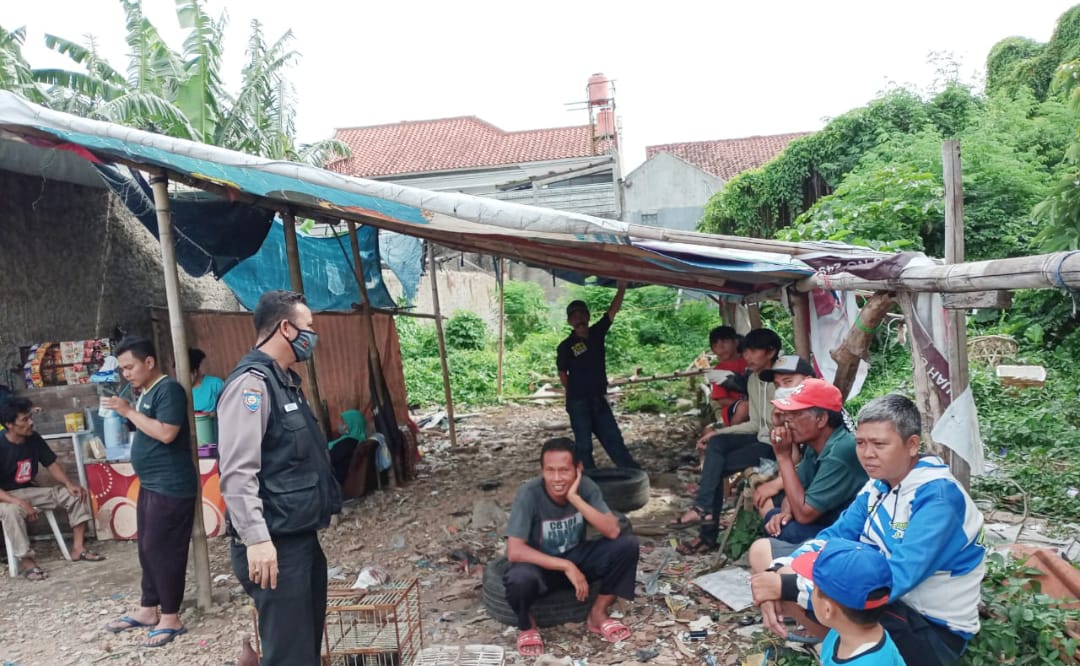 Upaya Cegah Covid-19 Bhabinkamtibmas Polsek Regol Bubarkan Kerumunan