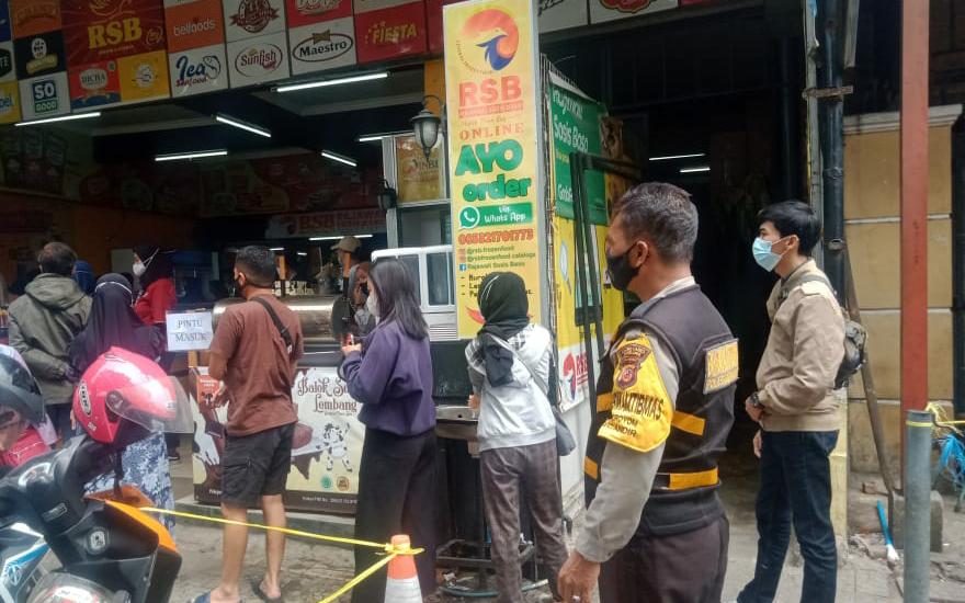 Jajaran Binmas Polsek Andir Himbau Toko Dan Minimarket Terapkan Protokol Kesehatan