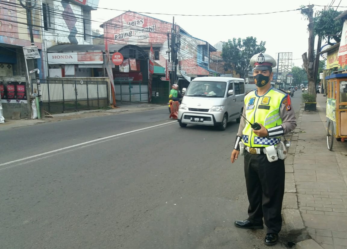 Unit Lantas Polsek Babakan Ciparay Laksanakan Pelayanan Masyarakat Gatur Pagi
