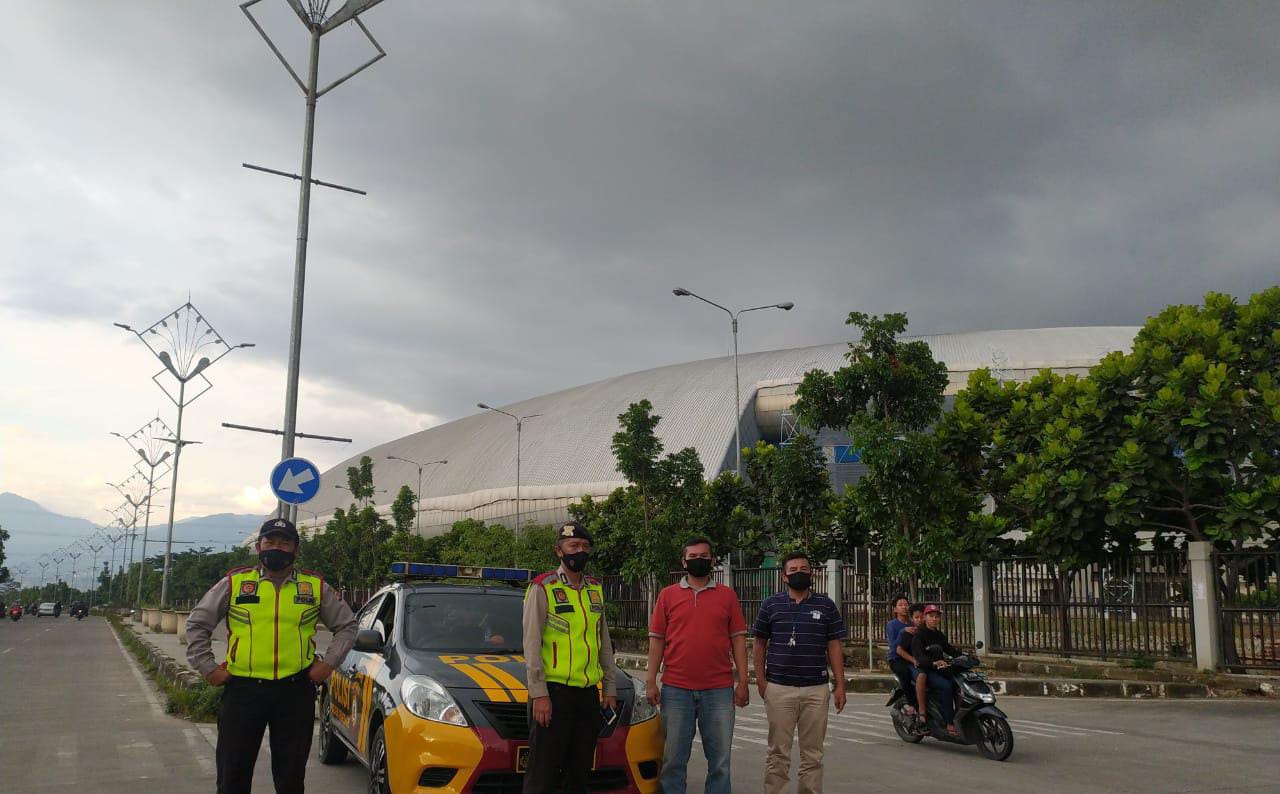 Polsek Gedebage Beri Kenyamanan Warga, Rutin Laksanakan Patroli Sore di GBLA 