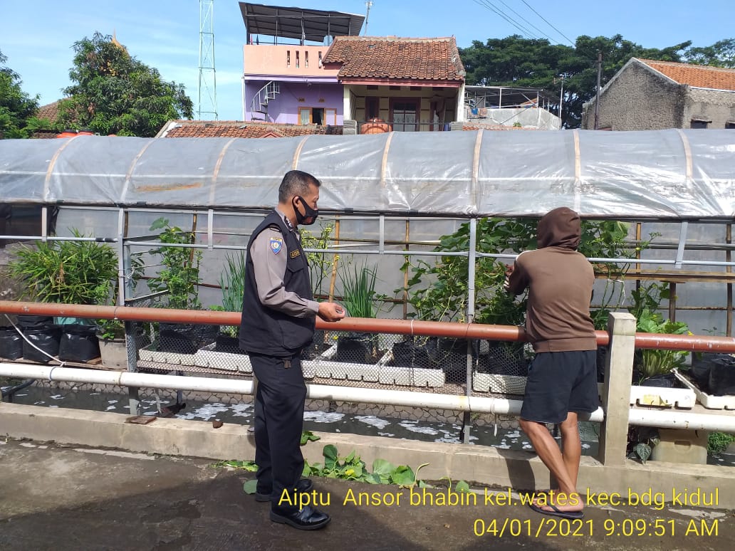 Bhabin Kel Wates Sambangi Lembur Tohaga Lodaya Berikan Himbauan Prokes