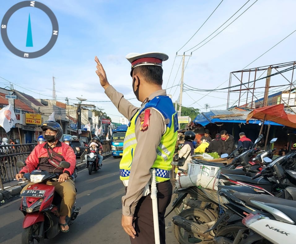 Jajaran Polsek Ujungberung Melaksanakan Pelayanan Gatur Pagi