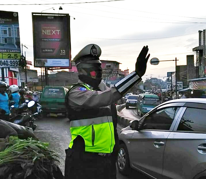 Jajaran Polsek Ujungberung  Melaksanakan Pelayanan Gatur Pagi