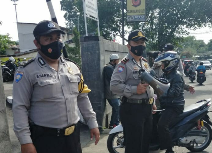 Operasi Yustisi Gabungan Polsek Cibeunying Kaler Bersama Linmas Kecamatan
