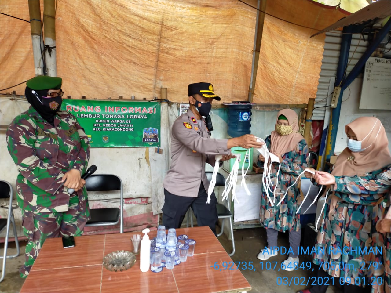 Polsek Kiaracondong Bagikan 1155 Pcs Masker di 4 Titik Wilayah Kiaracondong