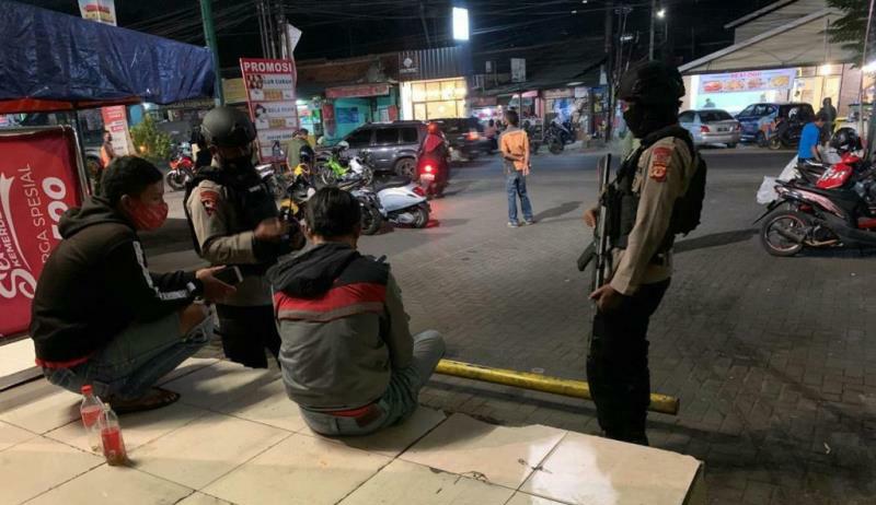 Perketat Protokol Kesehatan, Brimob Polda Jabar Sampaikan Edukasi di Tengah Pandemi Covid-19