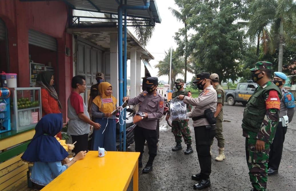 Kabag Ops Polres Majalengka Pimpin Ops Yustisi Dan Pembagian Masker Bersama Satgas Covid-19
