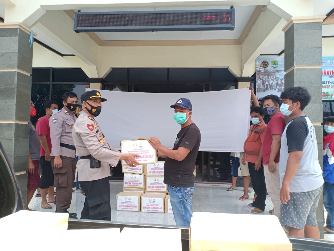 Ketua Bhayangkari Cabang Majalengka Salurkan Sembako Kepada Korban Banjir