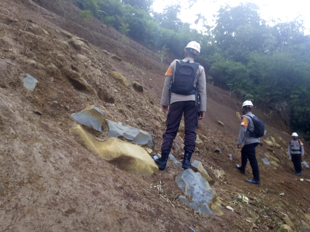 Personil Brimob Jabar Patroli SAR Wilayah Cipanas Cianjur Antisipasi Bencana Alam