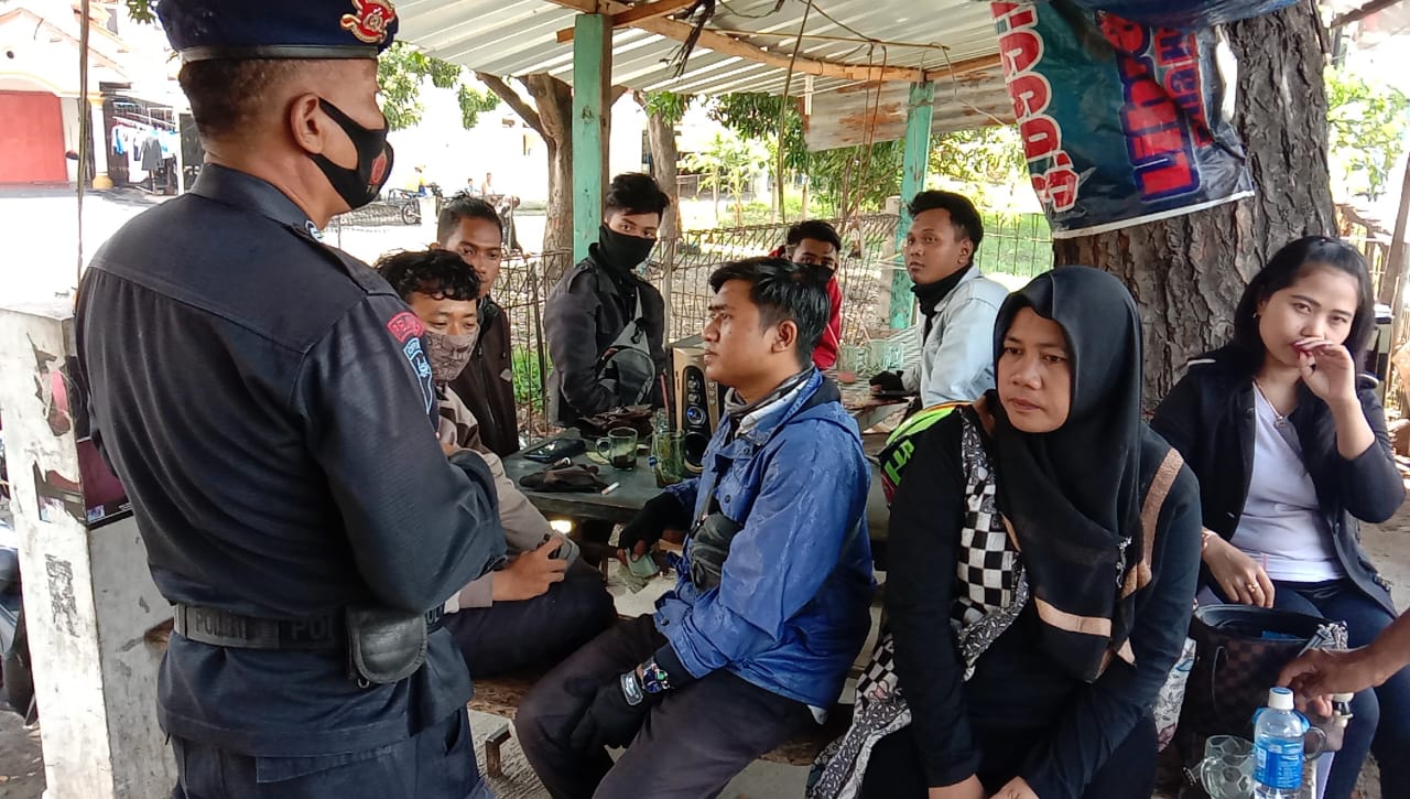 Bhakti Brimob Untuk Masyarakat Sosialisasikan Pentingnya Masker