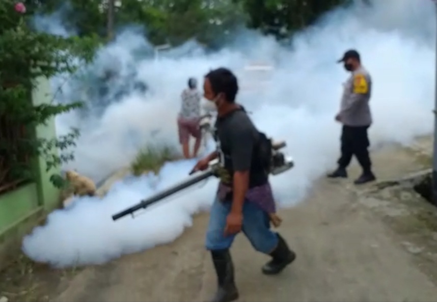 Cegah DBD Pasca Banjir Dan Personel Polres Majalengka  Bantu Fogging