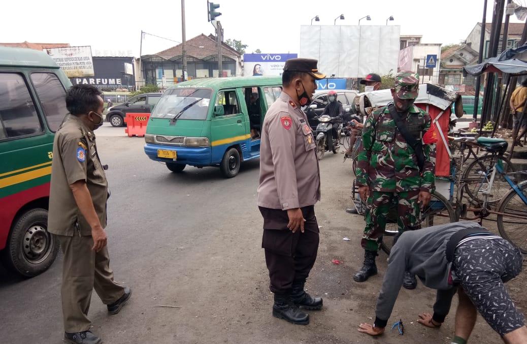 Gugus Tugas PPKM Rancaekek Tegur Masyarakat Tidak Patuhi Protokol Kesehatan 