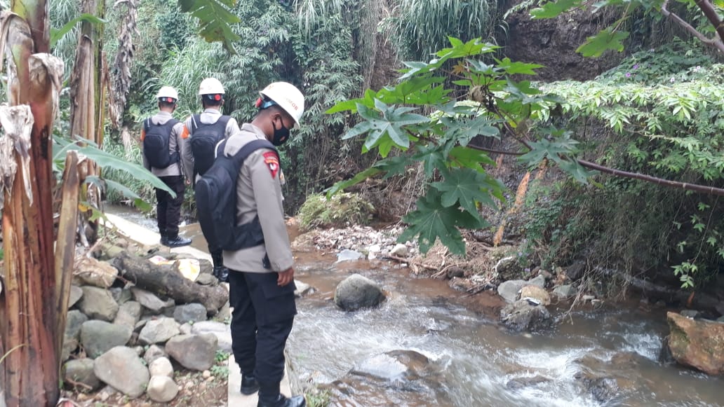 Antisipasi Bencana Alam Personil Brimob Jabar Rutin Lakukan Patroli SAR Wilayah Cianjur