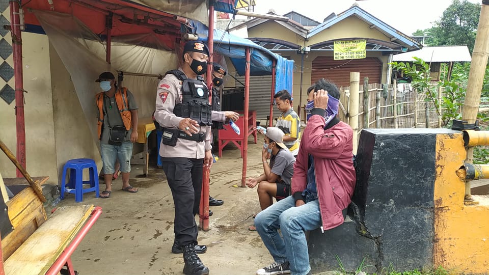 Brimob Jabar Terus Ajak Masyarakat Patuhi Protokol Kesehatan Hindari Virus Covid-19