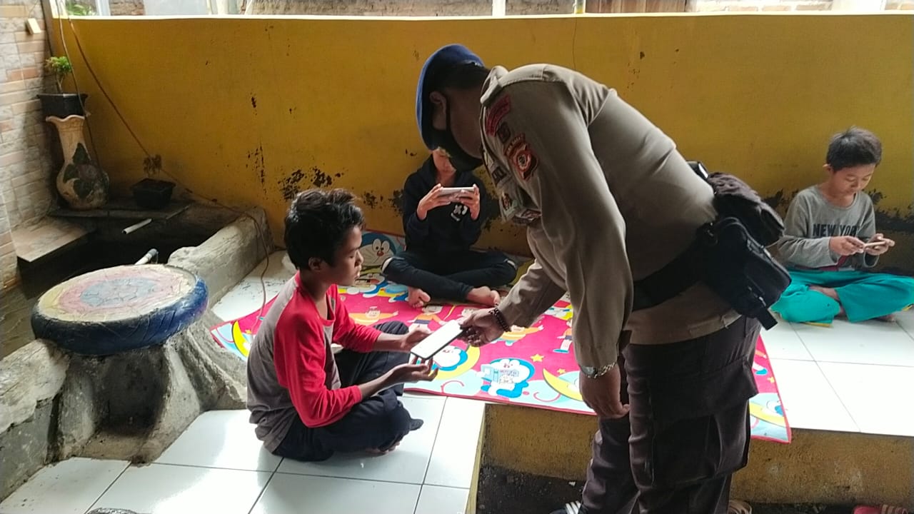 Brimob Polda Jabar Blusukan Untuk Anak Negeri