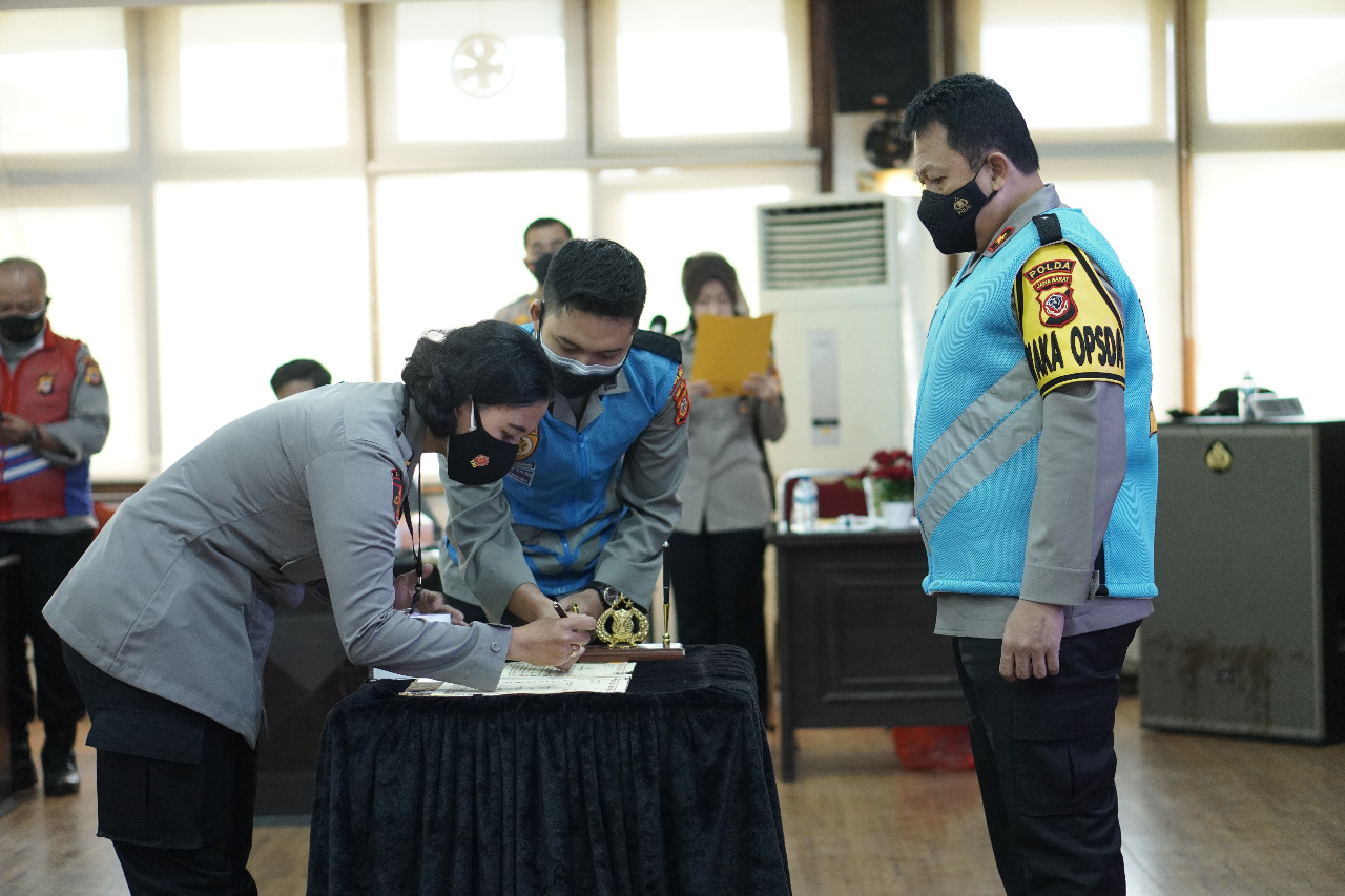 Wakapolda Jabar Pimpin Pengambilan Sumpah Seleksi PKN TK II dan S-1 STIK-PTIK Angkatan Ke 79 TA 2021