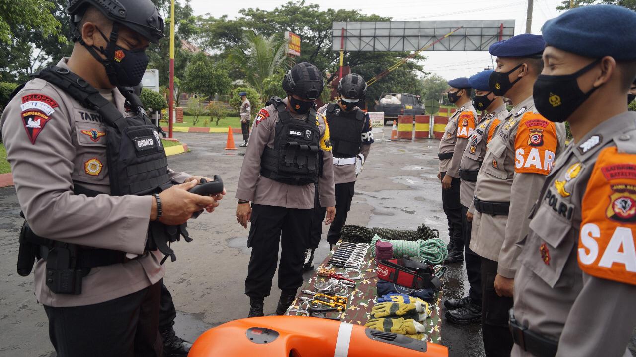 Pastikan Kesiapan Bertugas, Brimob Polda Jabar Gelar Pasukan Dan Peralatan
