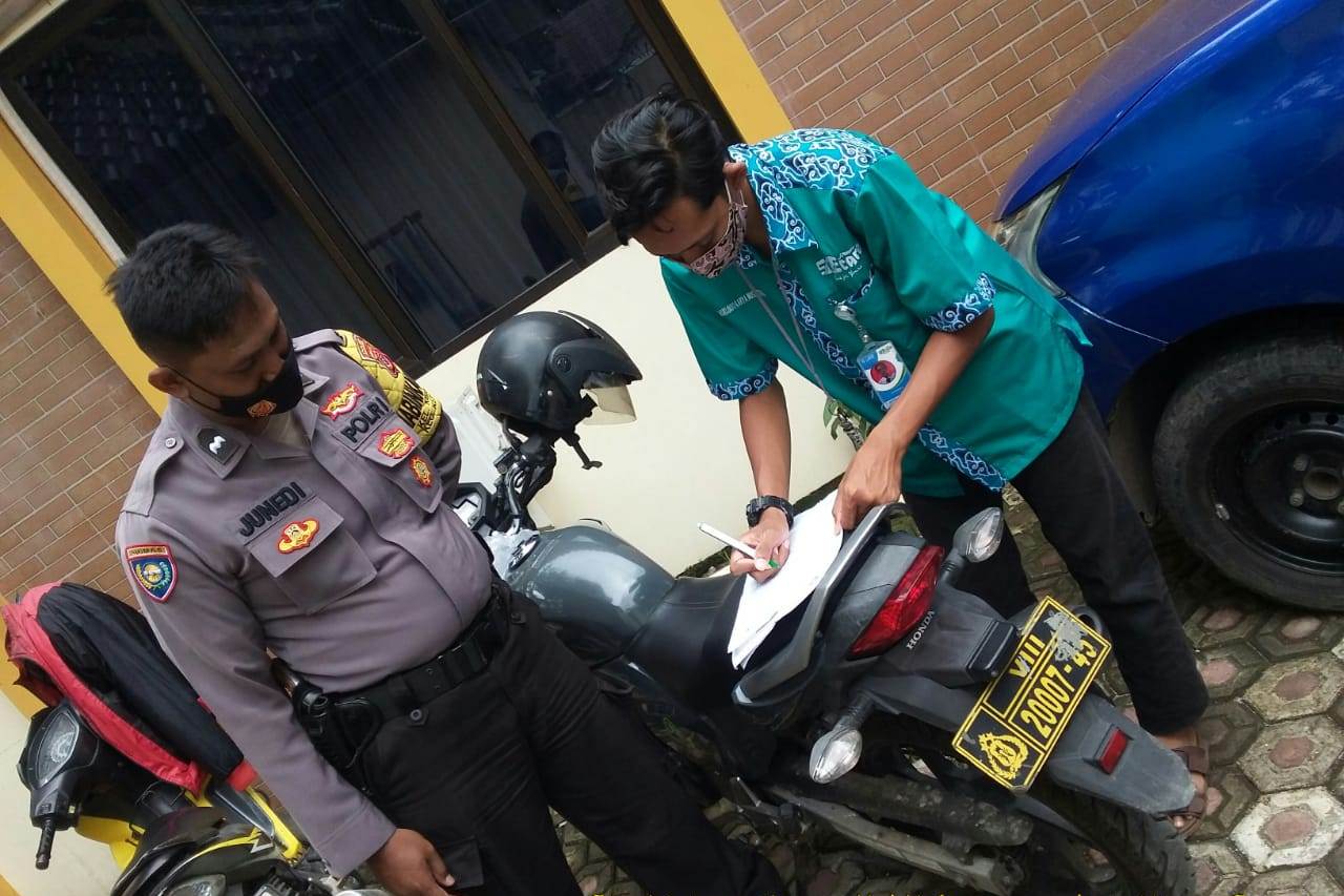 Personel Polres Cirebon Kota Sambangi Warga Himbau 5M Dalam Ops Yustisi