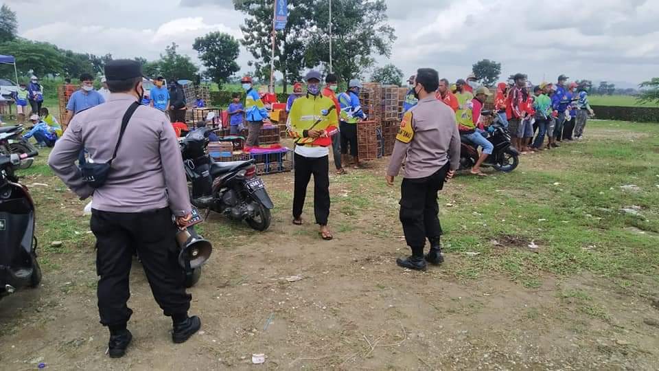 Cegah Covid-19, Patroli Sat Sabhara Polsek Kadipaten Himbau Prokes Dan Bubarkan Kerumunan