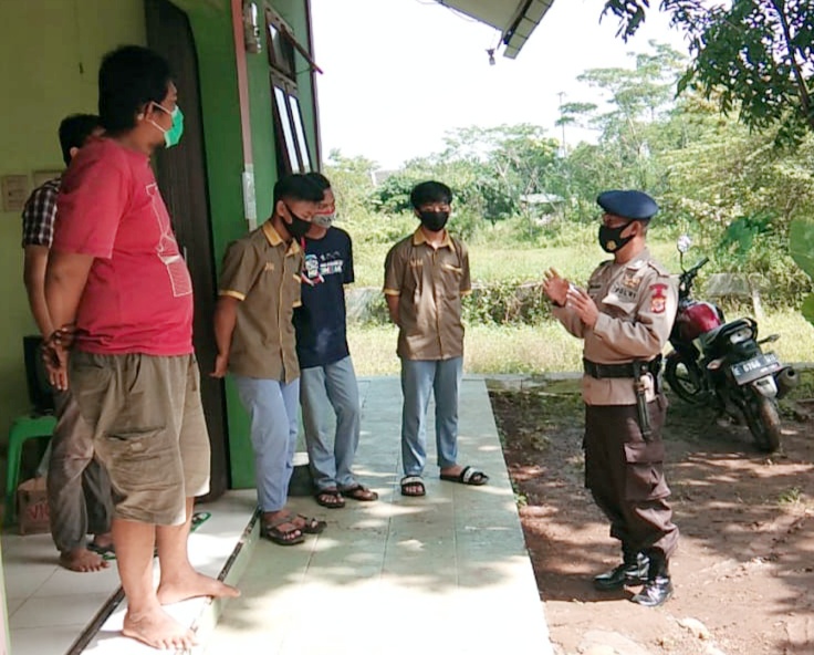 Bripka Bahar Personil Brimob Polda Jabar Sosialisasikan Protokol Kesehatan