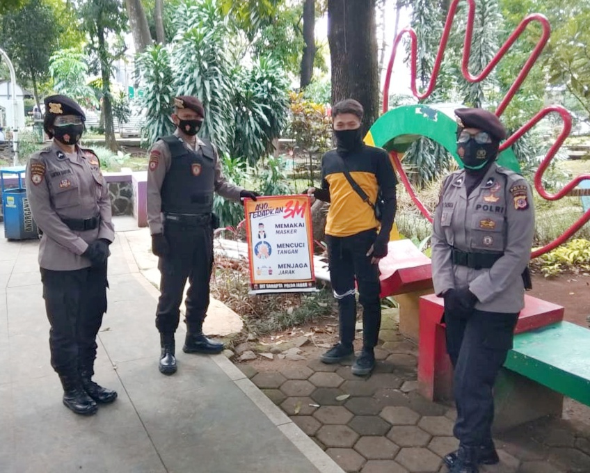 Polwan Negosiator Terus Laksanakan Patroli Himbauan Prokes dan PPKM di Wilkum Polda Jabar