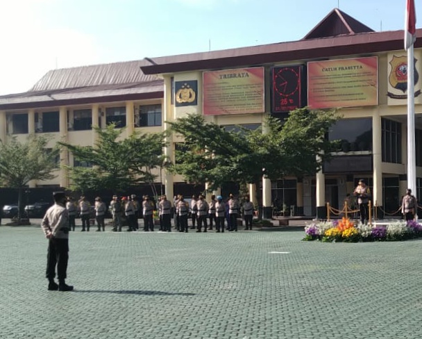Dansat Brimob Polda Jabar ikuti Apel Gelar Kesiapan Tenaga Vaksinator dan Tracer Covid-19 Di Mapolda