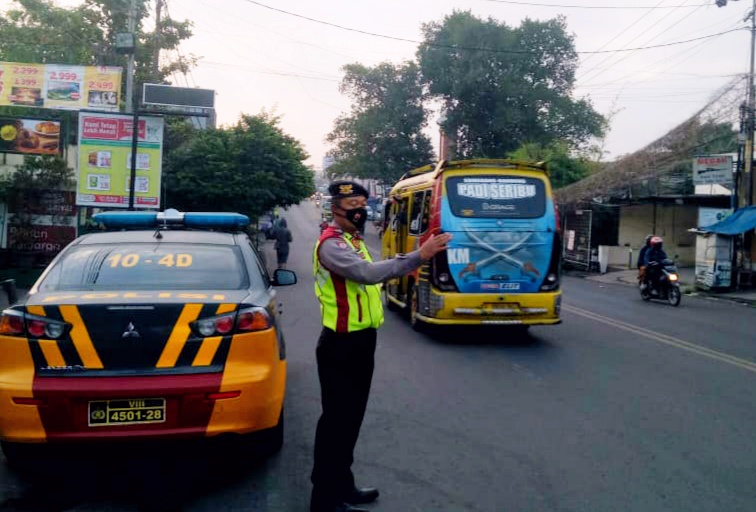 Antisipasi Kemacetan, Jajaran Polsek Ujungberung Yanmas Pagi Hari