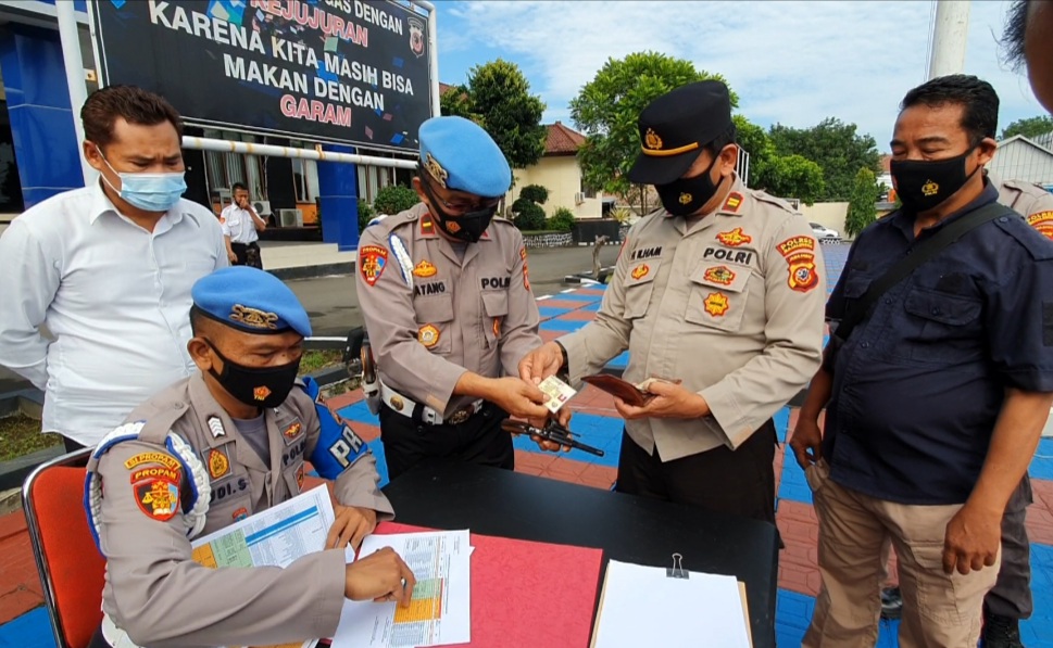 Sie Propam Polres Majalengka Sidak Periksa Senpi Seluruh Anggota Polres Majalengka