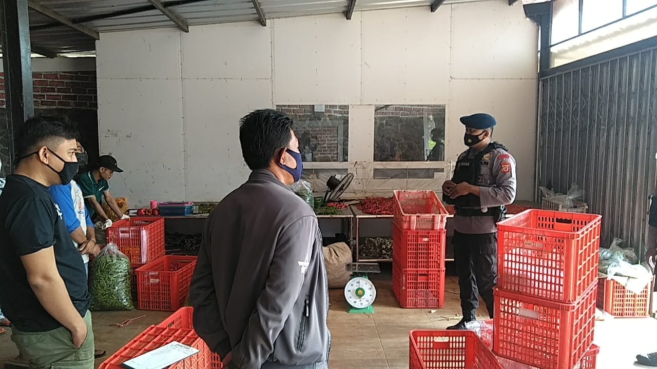 Patroli Covid-19 Brimob Jabar Terus Sosialisasikan Prokes 3m Kepada Masyarakat Cigombong
