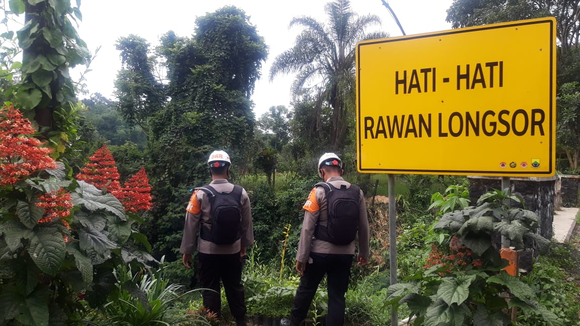 Hujan Mengguyur Wilayah Cianjur, Brimob Polda Jabar Gencarkan Patroli SAR Antisipasi Bencana