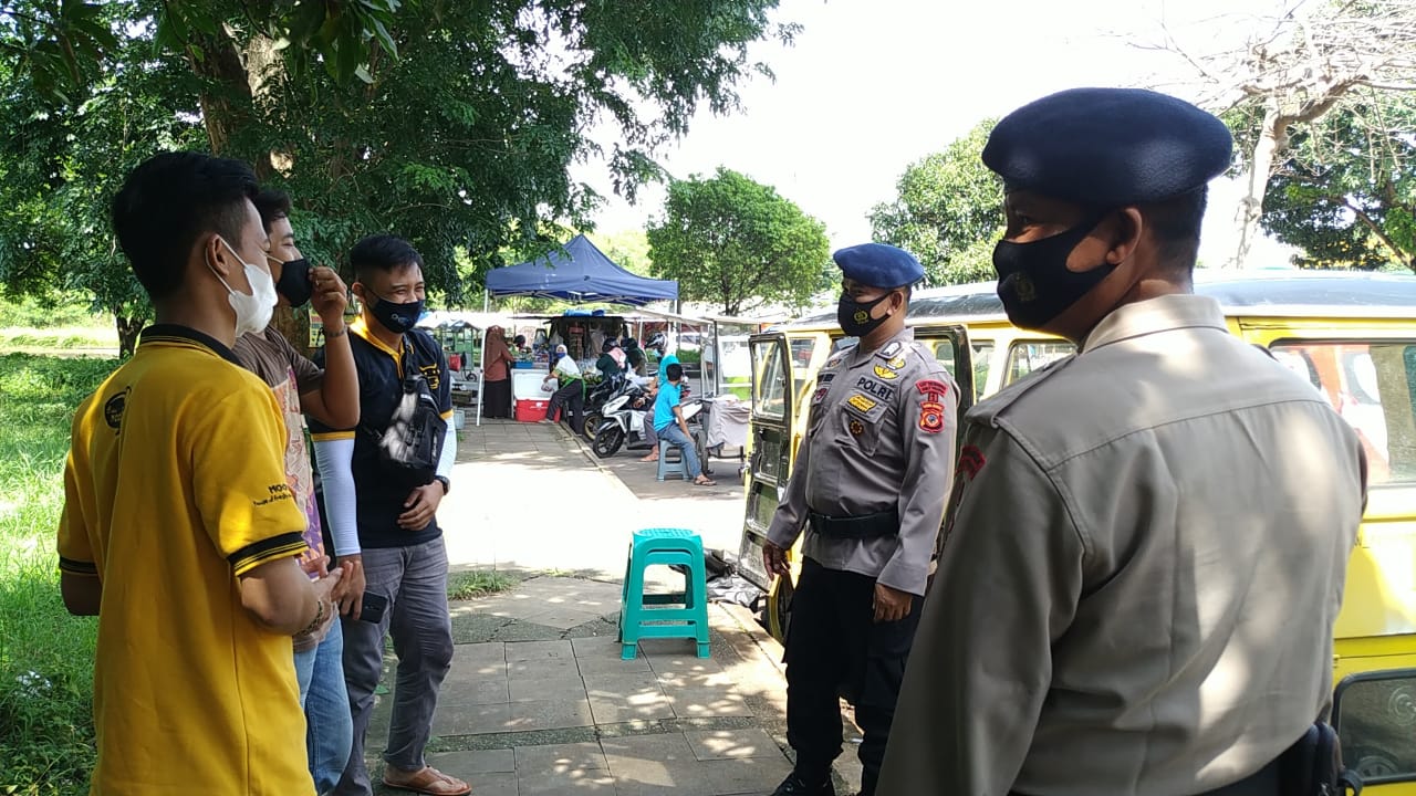 Sampaikan Prokes, Brimob Polda Jabar Sambangi Stadion Bima Kota Cirebon