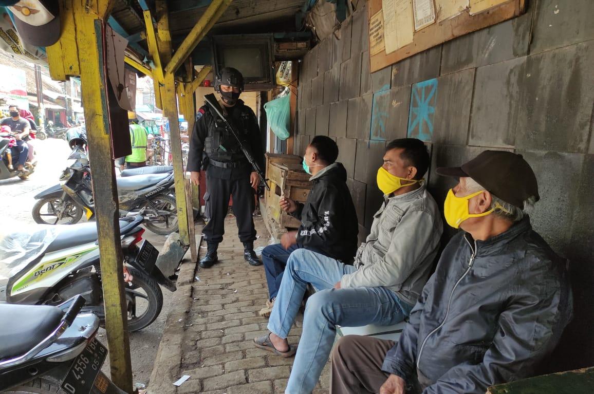 Satgas Ban Ops Aman Nusa II Satbrimob Jabar Patroli, Beri Edukasi Terkait Prokes