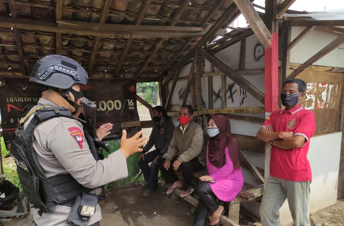 Patroli Dialogis Brimob Polda Jabar Beri Pemahaman Terkait Protokol Kesehatan