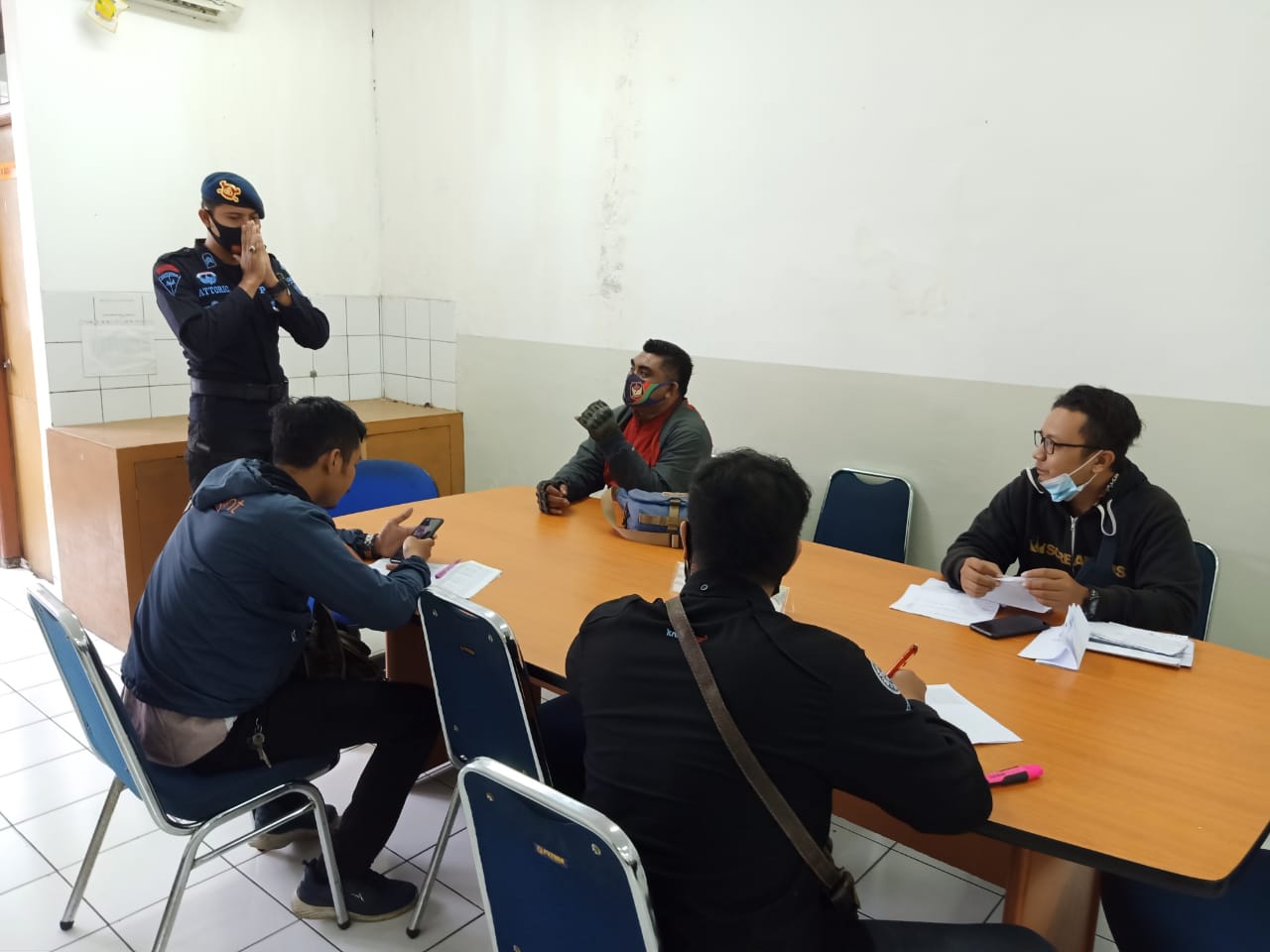 Masyarakat Kota Bandung, Jadi Sasaran Brimob Jabar Dihimbau Protokol Kesehatan 