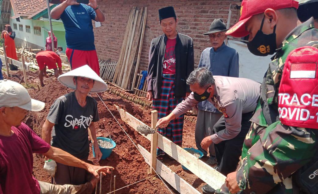 Peletakan Batu Pertama Ponpes Nurul Huda Taslimiyah Wilkum Polresta Bandung 