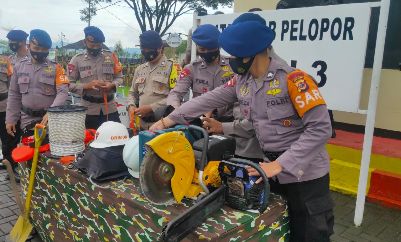 Antisipasi Bencana Alam Wilayah Cipanas, Brimob Jabar Siagakan Tim SAR