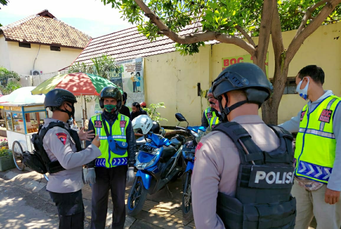 Unit Patroli Gegana Brimob Polda Jabar Ajak Masyarakat Berperan Aktif Cegah Covid-19