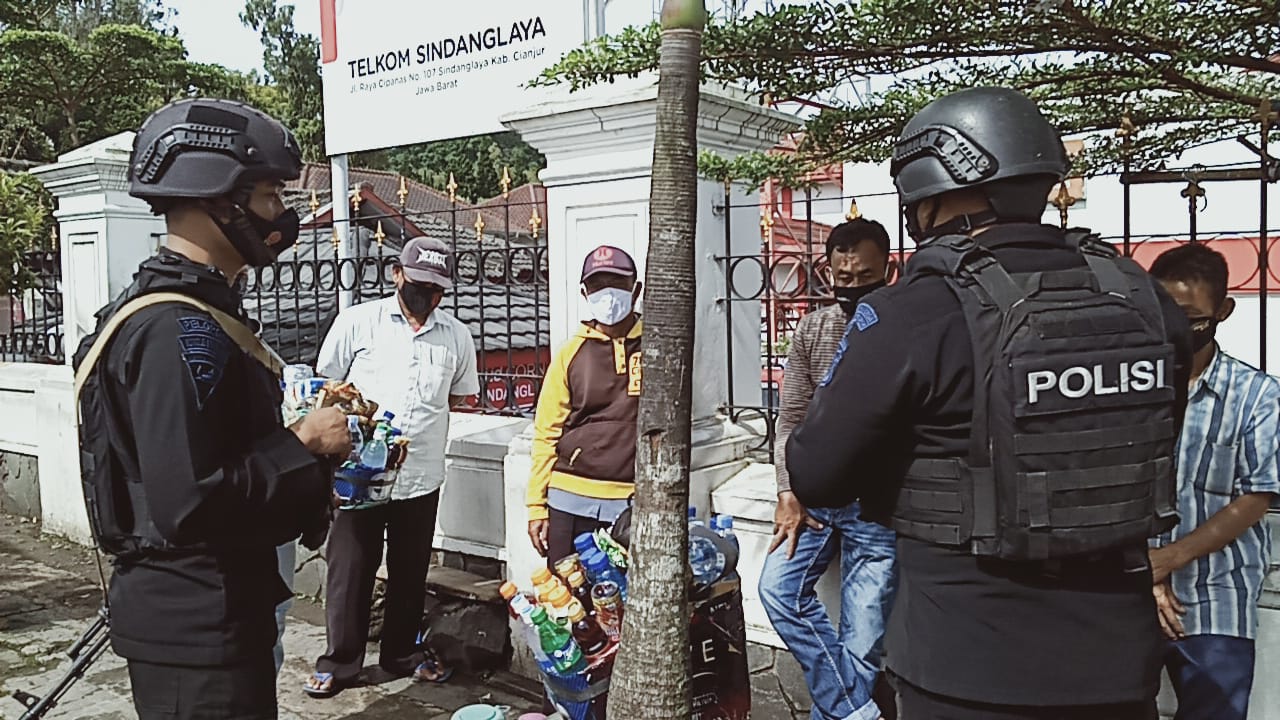 Brimob Polda Jabar Berupaya Menekan Penyebaran Covid-19