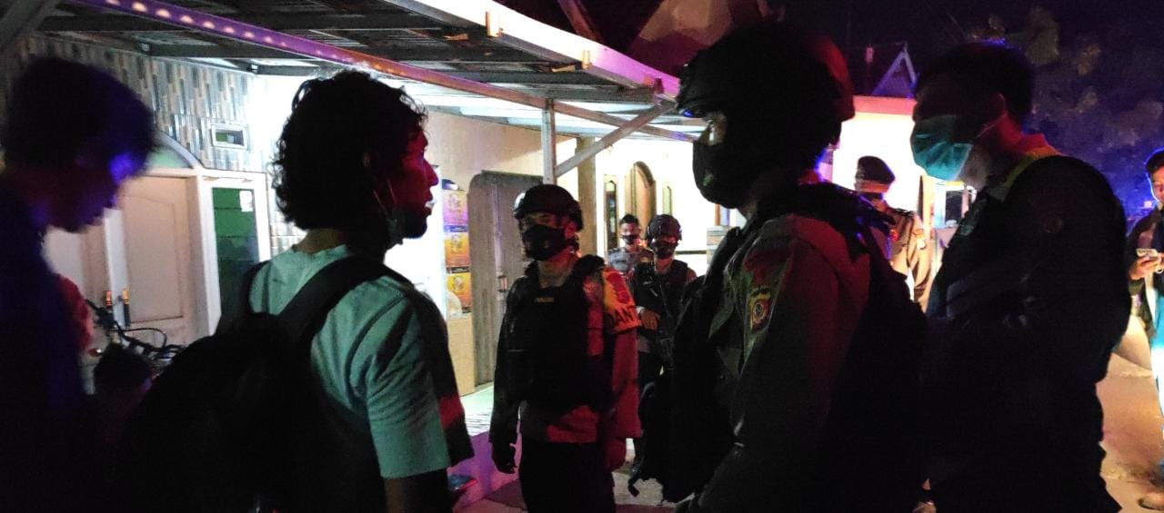 Brimob Jabar Patroli Harkamtibmas Pasca Terjadi Ledakan Di Pertamina Balongan Kabupaten Indramayu