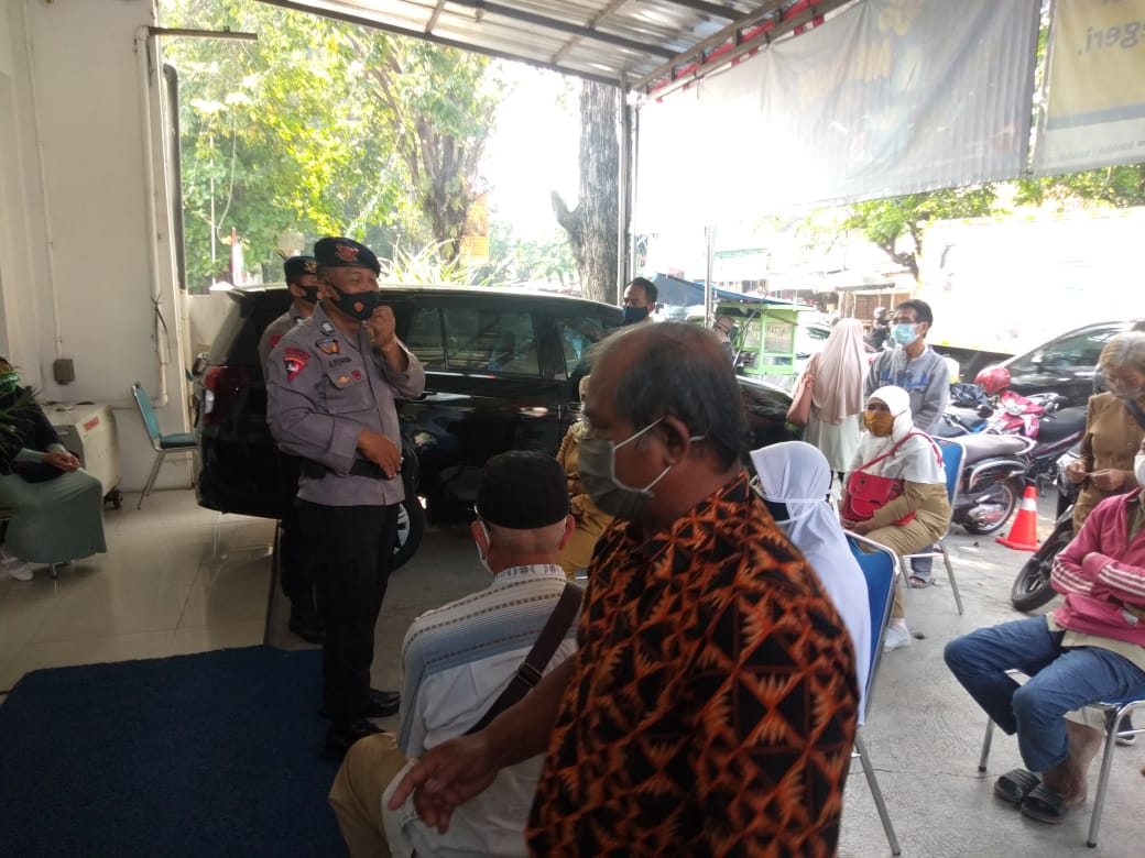 Bhakti Brimob Jabar Cegah Virus Corona, Himbau Warga Tentang Physical Distancing Dalam AKB