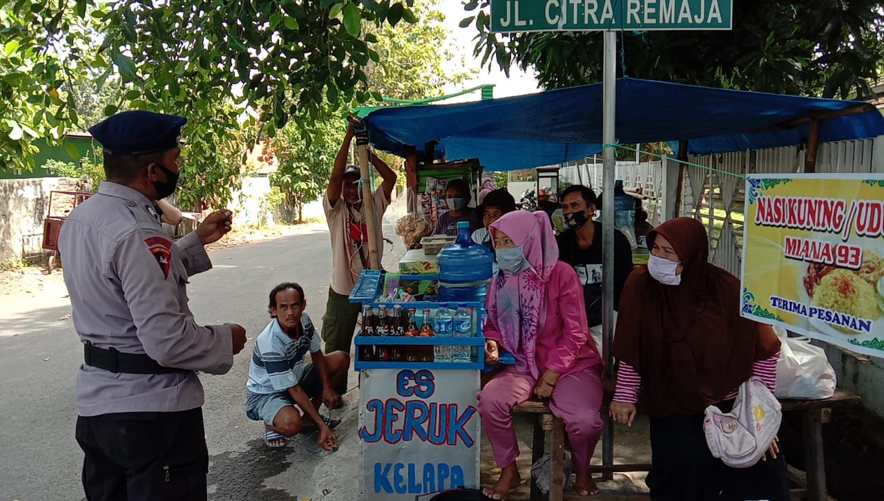 Bhakti Brimob Untuk Masyarakat Lakukan Giat Sosialisasi Social Distancing