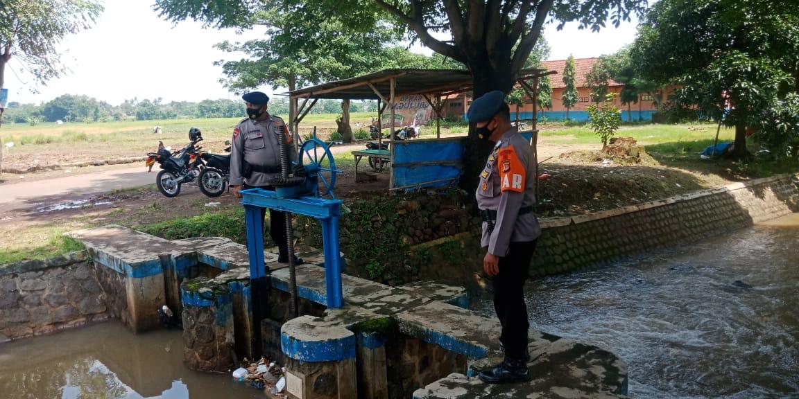 Patroli Cek Debit Air Sungai, Bentuk Kesiapan Tim SAR Brimob Jabar Dalam Menanggulangi Bencana