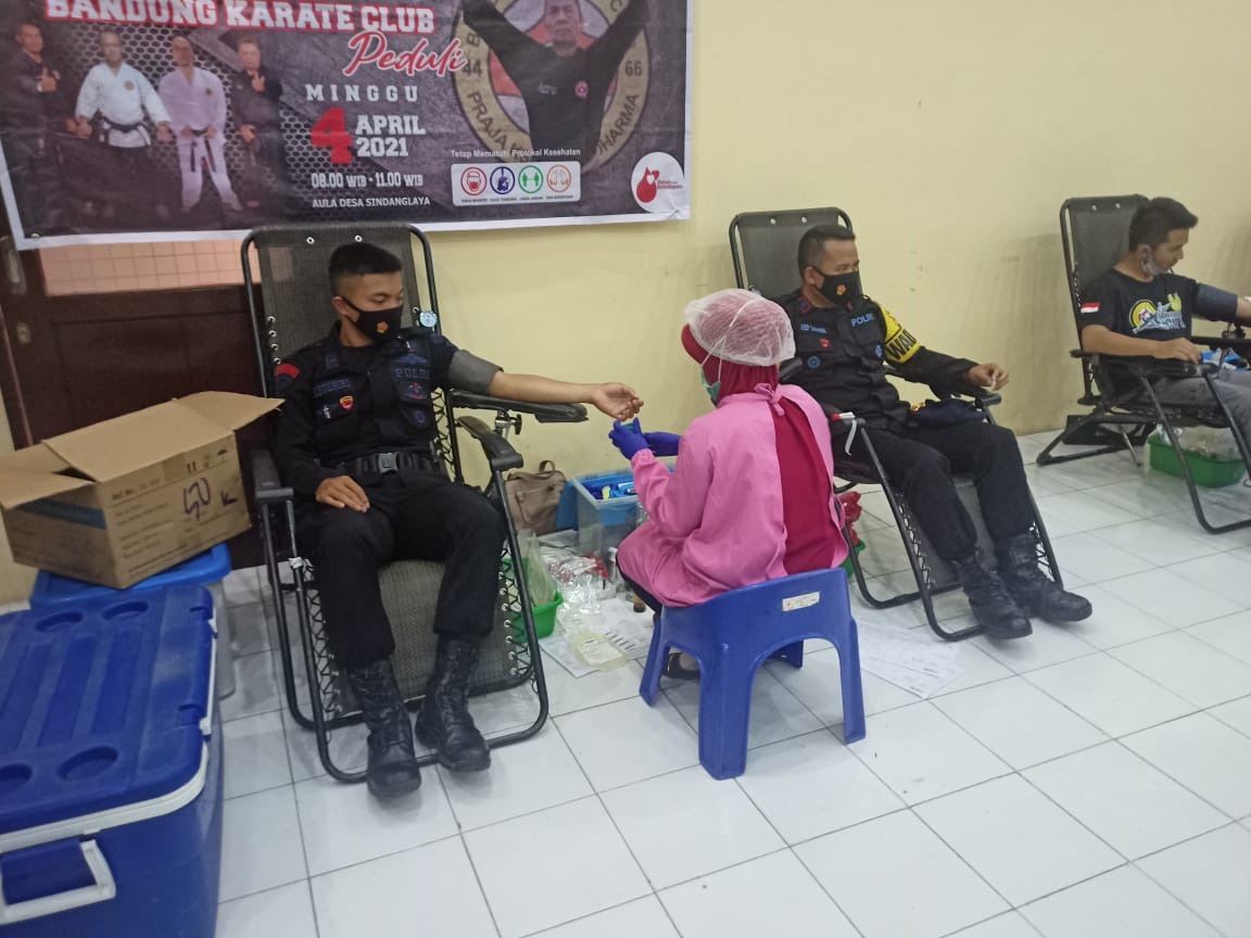 Brimob Polda Jabar Laksanakan Kegiatan Rutin Donor Darah Di Desa Sindanglaya Cipanas Cianjur