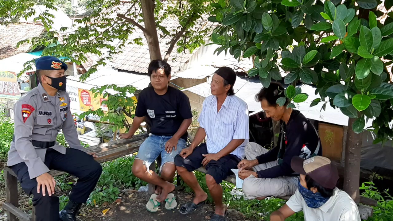 Brimob Jabar Sambang Dan Berikan Pesan Kamtibmas Kepada Para Pemuda Di Desa Cijantung