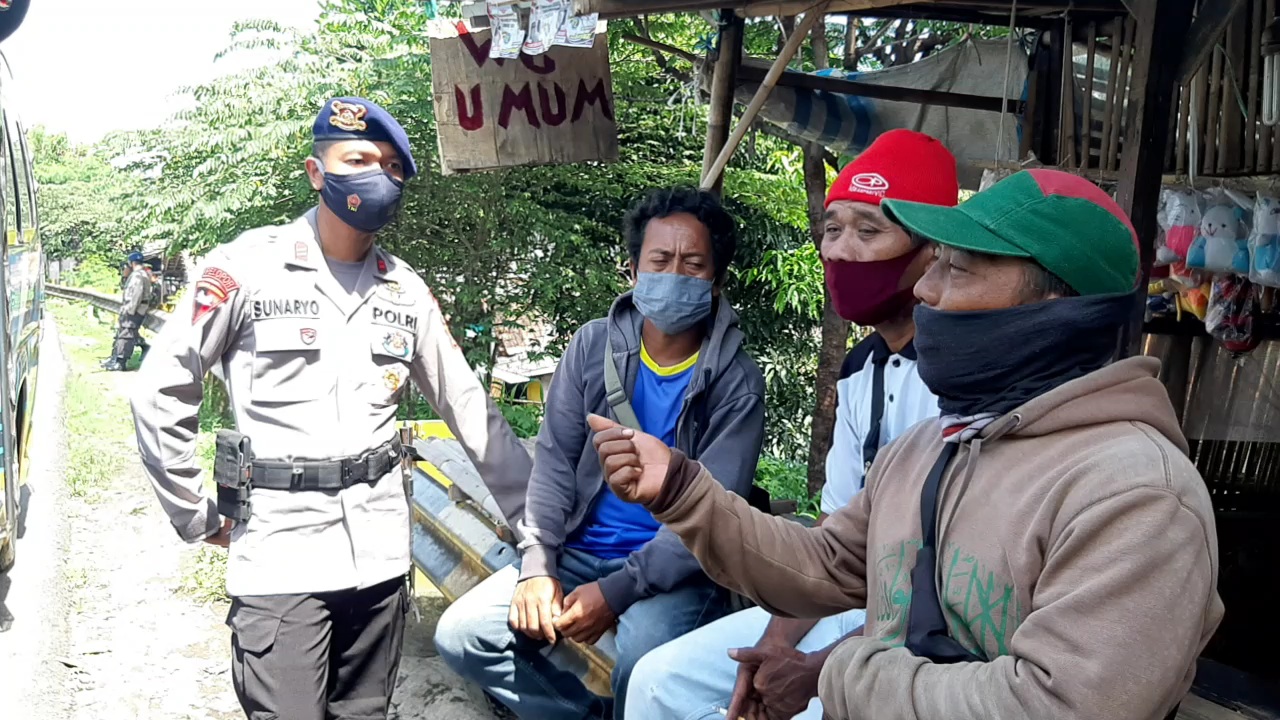 Brimob Jabar Berikan Himbauan Kepada Supir Elf Tentang Pencegahan Virus COVID-19