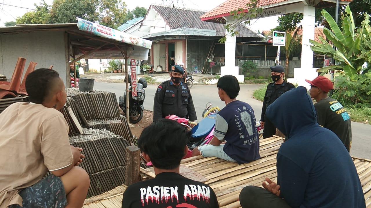 Personil Brimob Jabar Himbau Warga Mentaati Prokes Cegah Penularan Wabah Covid 19