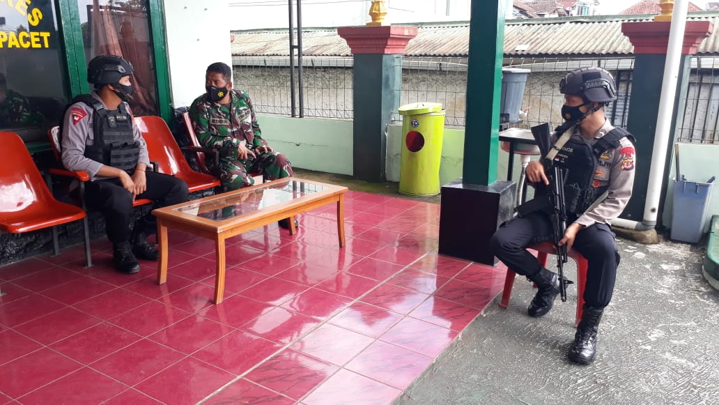 Brimob Jabar Sambangi Koramil Pacet Dalam Rangka Patroli Harkamtibmas