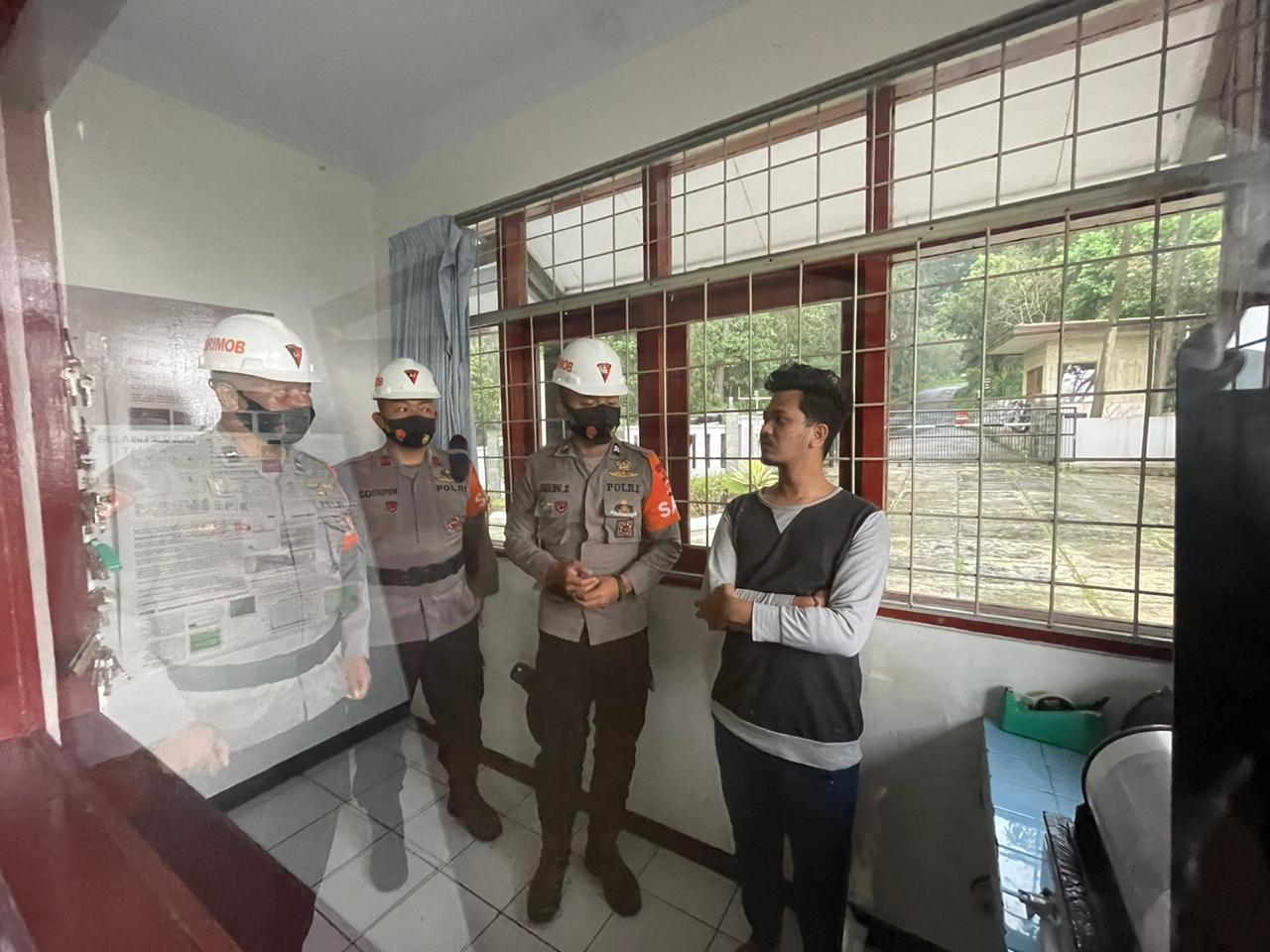 SAR Brimob Polda Jabar Cek Aktifitas Gunung Tangkuban Perahu