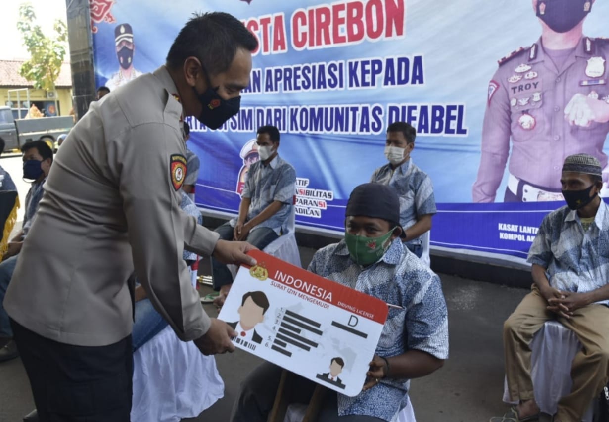 Polresta Cirebon Polda Jabar Berikan SIM D Gratis Kepada Penyandang Difabel