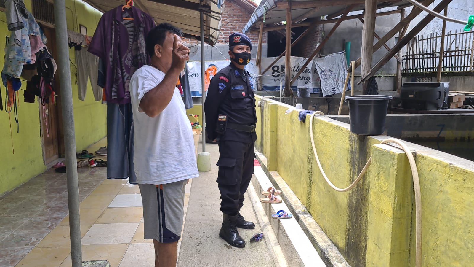 Personil Brimob Jabar Sambang Ke Peternak Ikan Lele, Bentuk Dukungan  Ketahanan Pangan Nasional 